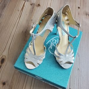 Betsey Johnson Silver Sparkle T-Strap Peep Toe (6.5)